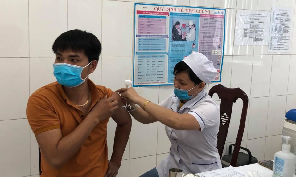Bến Lức: Tiêm vaccine phòng Covid-19 cho các đối tượng ưu tiên