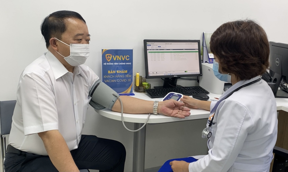 Thành viên BCĐ tỉnh tiêm vắc xin phòng, chống COVID-19