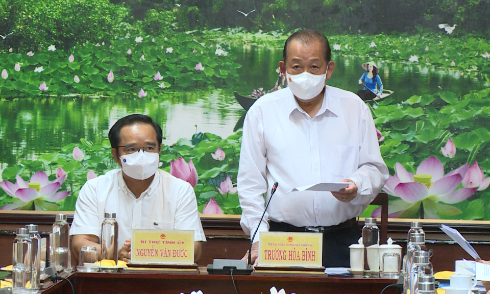 Phó Thủ Tướng Thường trực Chính Phủ Trương Hòa Bình kiểm tra công tác phòng, chống dịch tại Long An