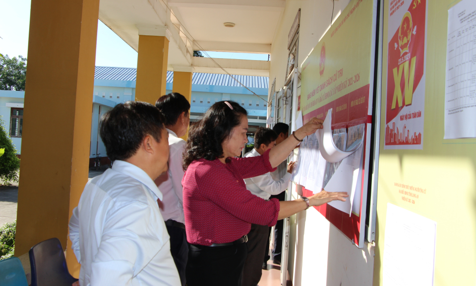 Kiểm tra công tác bầu cử tại huyện Thủ Thừa