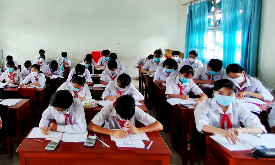 Cần Đước: Thực hiện nghiêm khai báo y tế cho học sinh trở lại trường sau kỳ nghỉ lễ