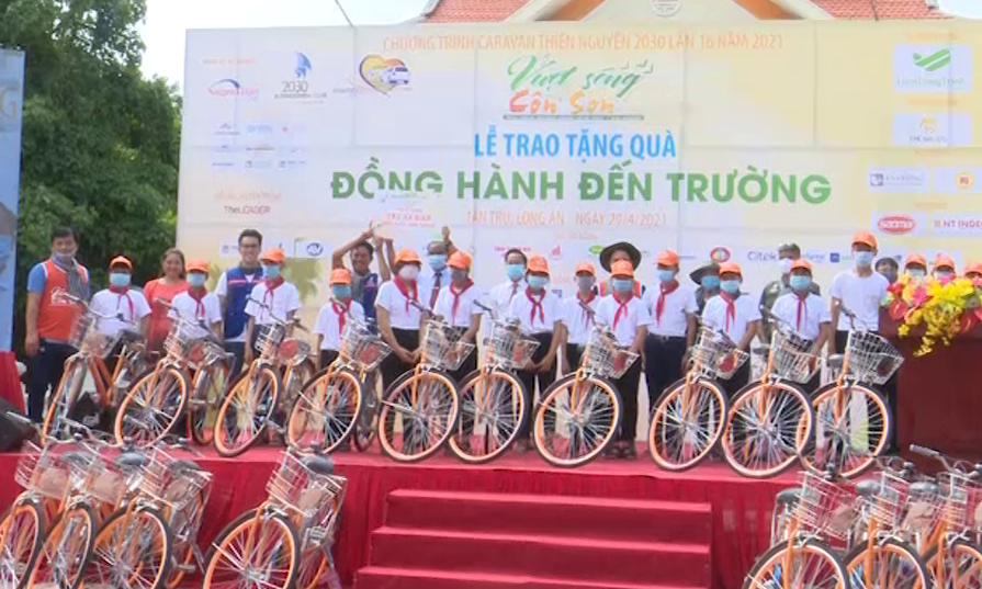 Caravan thiện nguyện 2030 tổ chức chương trình “ Đồng hành đến trường” tại Tân Trụ