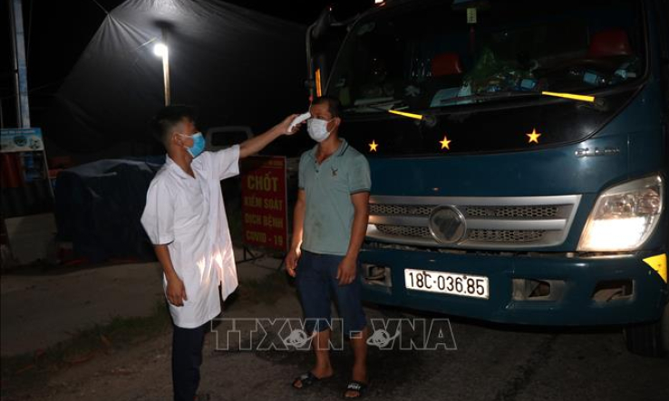 Cảnh giác với dịch bệnh nhưng không ngăn sông, cấm chợ