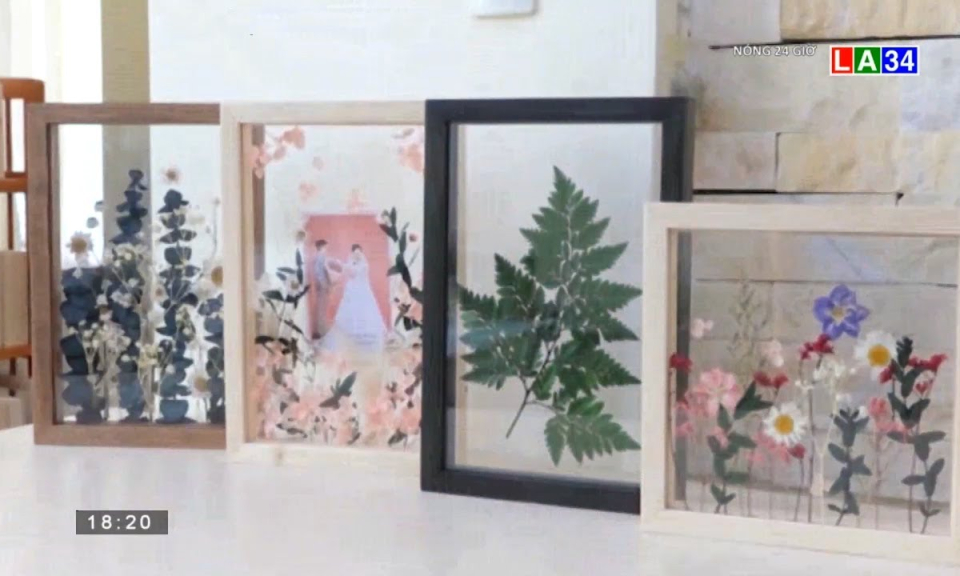 Tranh hoa lồng kính nghệ thuật