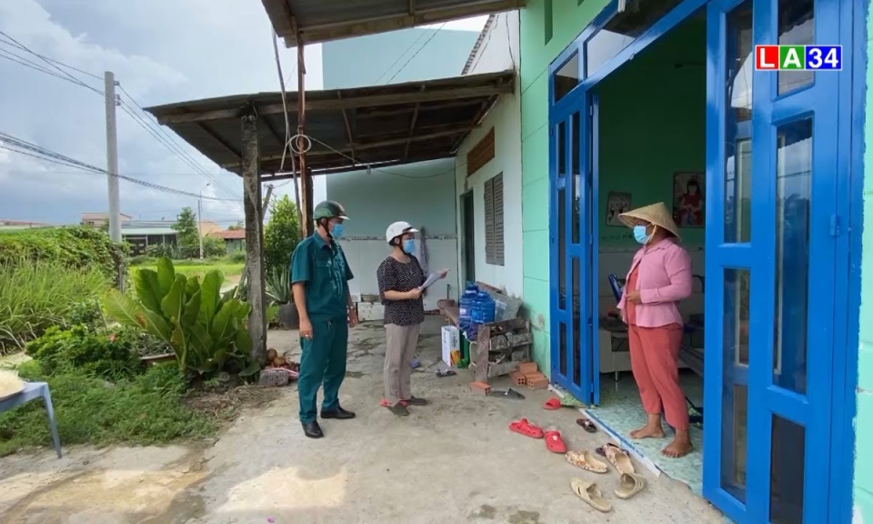 Theo chân cán bộ làm công tác truy vết