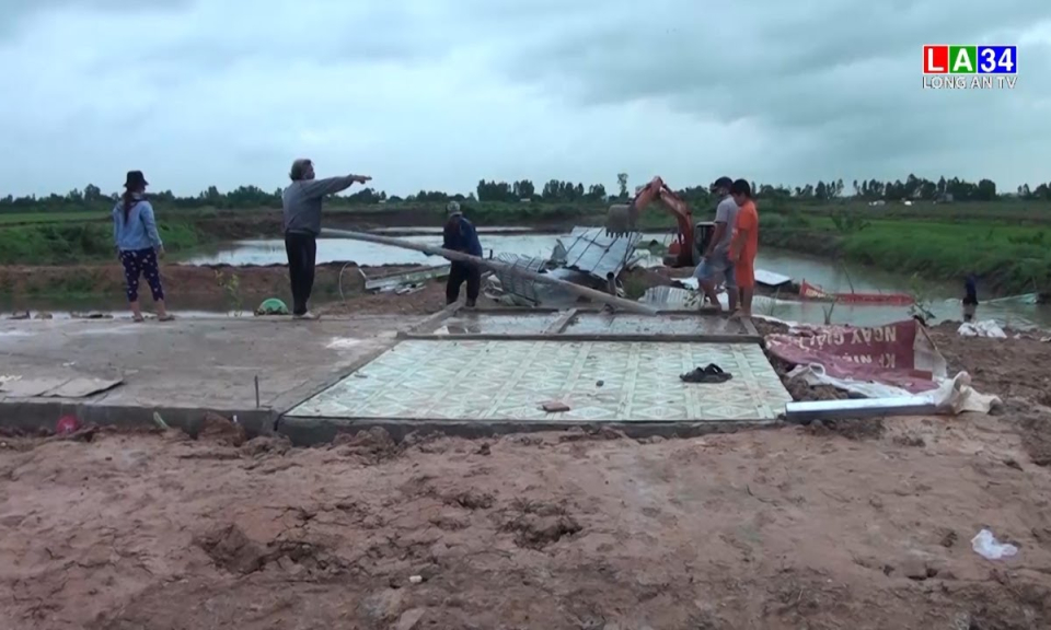 Tân Hưng: Mưa giông làm sập và hư hỏng nặng 4 căn nhà của người dân
