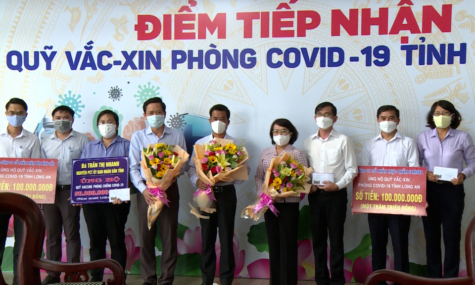 Tiếp nhận kinh phí ủng hộ Quỹ vắc- xin phòng Covid-19