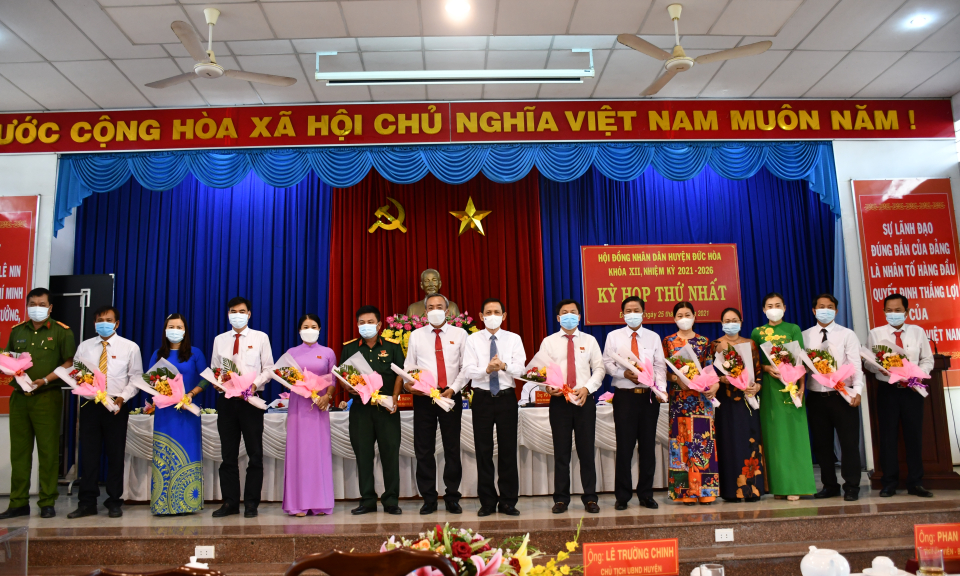Kỳ họp thứ 1 HĐND huyện Đức Hòa bầu các chức danh chủ chốt HĐND và UBND huyện