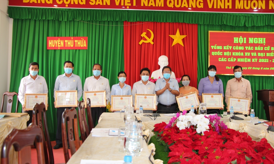Thủ Thừa: 118 tập thể, cá nhân được khen thưởng trong công tác bầu cử