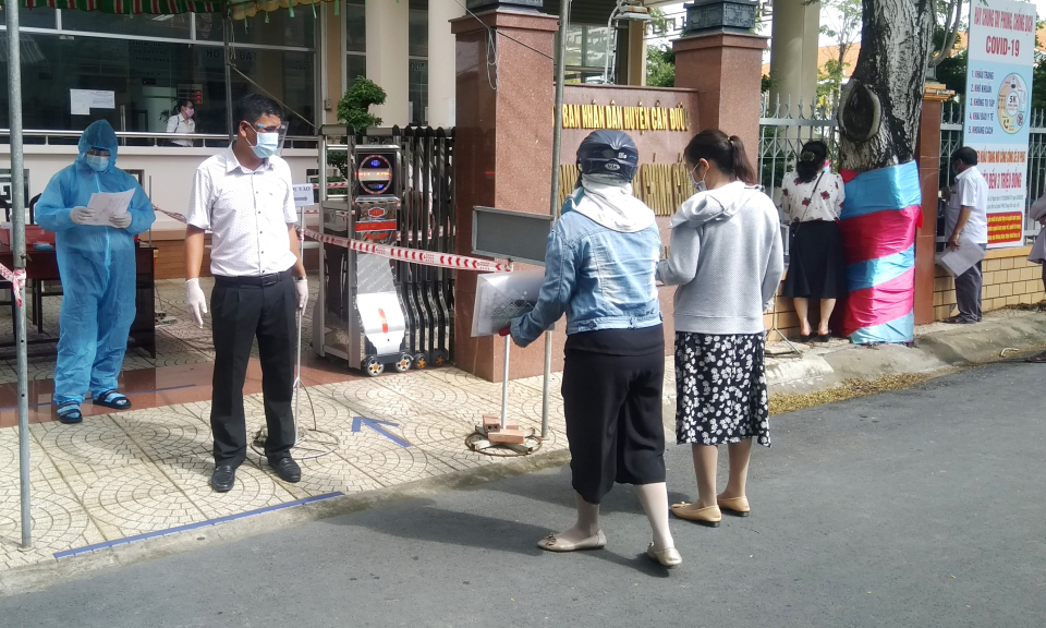 Trung tâm hành chính công Cần Đước chỉ tiếp nhận hồ sơ trực tuyến