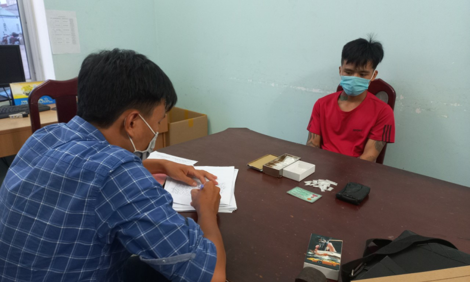 Đức Hòa: Bắt quả tang vụ tàng trữ trái phép chất ma túy