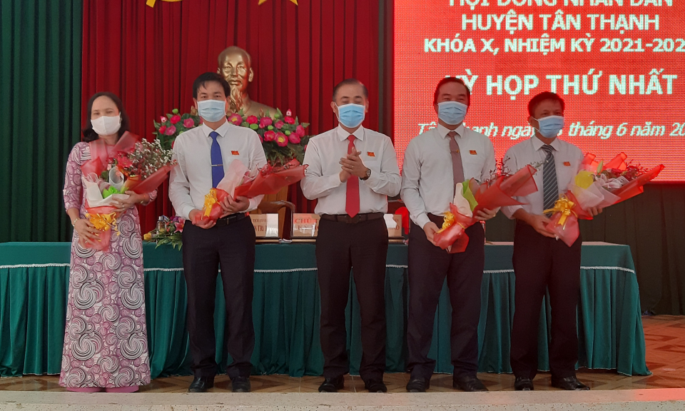 Bí thư Huyện ủy Tân Thạnh- Bùi Quốc Bảo được bầu giữ chức vụ Chủ tịch Hội đồng Nhân dân huyện, nhiệm kỳ 2021 &#8211; 2026