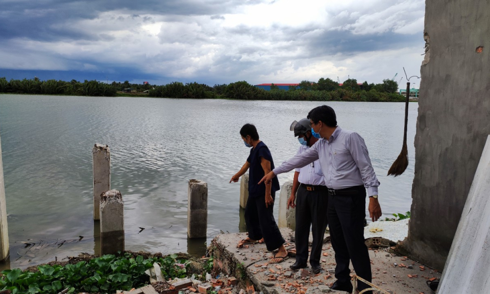 TP Tân An: Khẩn trương di dời nhà các hộ dân bị sạt lỡ tại xã Lợi Bình Nhơn