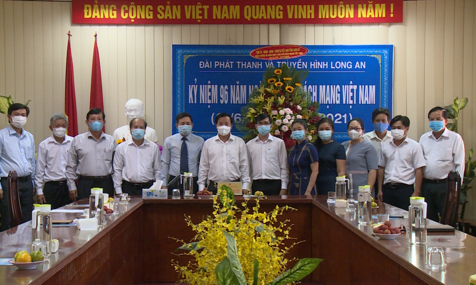 Chủ tịch UBND tỉnh – Nguyễn Văn Út thăm, chúc mừng các cơ quan báo chí