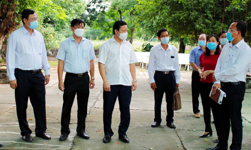 PCT UBND tỉnh kiểm tra chuẩn bị các điều kiện cần thiết chuẩn bị cho kỳ thi tốt nghiệp THPT