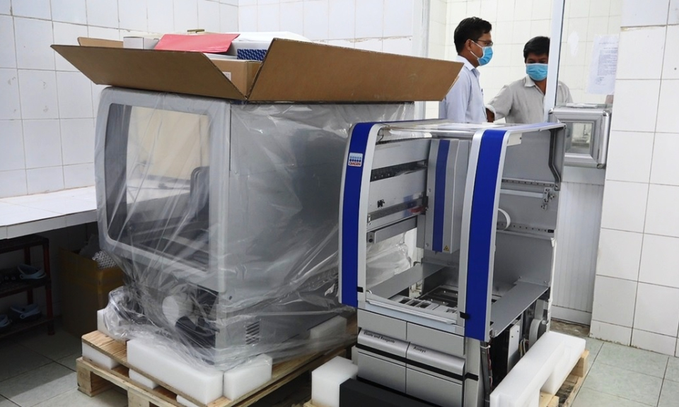 TXKiến Tường: Tiếp nhận và lắp đặt hệ thống xét nghiệm Real –time PCR.
