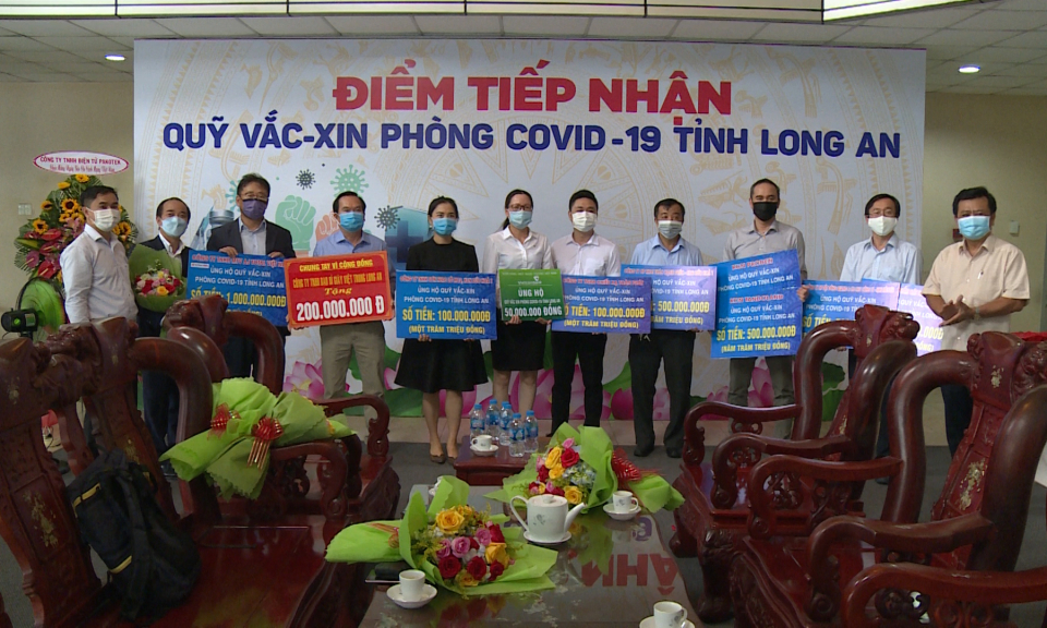 Hơn 3,7 tỷ đồng đóng góp ủng hộ Quỹ vắc- xin phòng Covid-19 tỉnh Long An