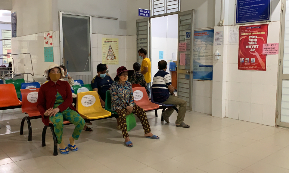 Tân Hưng: Phòng, chống dịch COVID-19 nhưng vẫn đảm bảo công tác khám chữa bệnh
