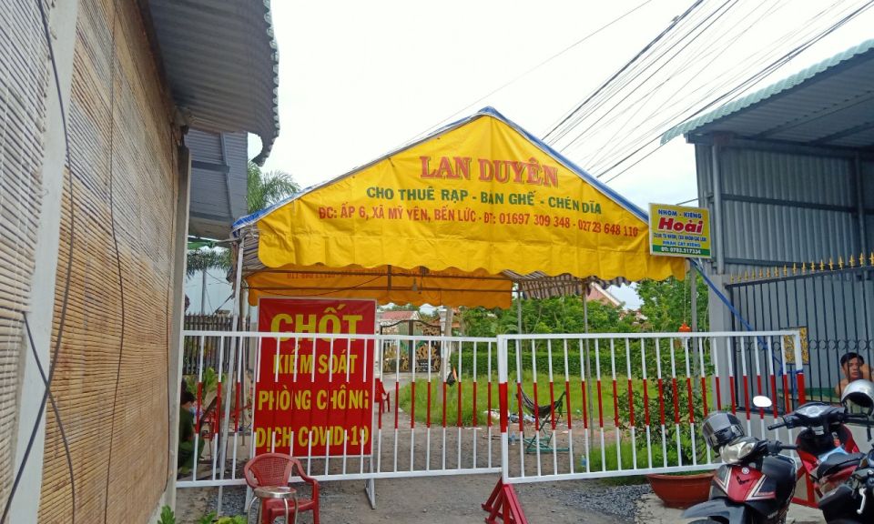 Bến Lức: Khoanh vùng, cách ly 9 hộ dân nơi có ca nghi nhiễm SARS-CoV-2 tại xã Mỹ Yên