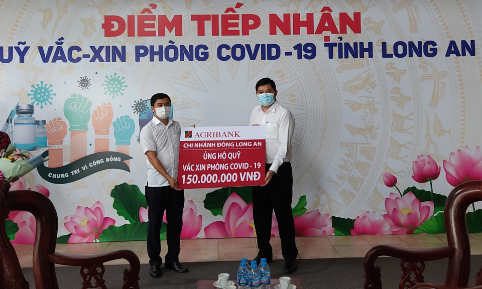 Ủng hộ kinh phí Quỹ Vắc-xin phòng Covid-19