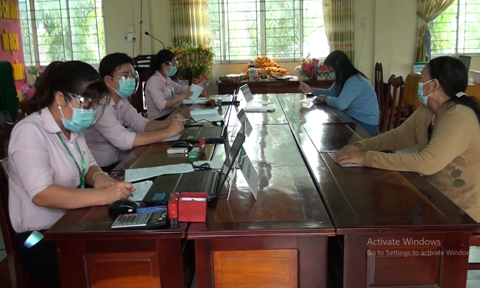 Tân Hưng: NHCSXH đảm bảo thu hồi nợ, giải ngân vốn giữa mùa dịch