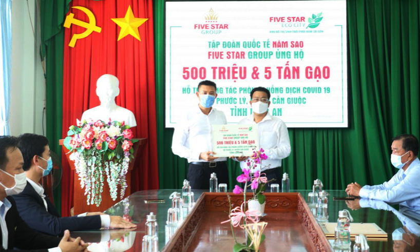 Tập đoàn quốc tế Năm Sao hỗ trợ công tác phòng chống dịch tại Cần Giuộc