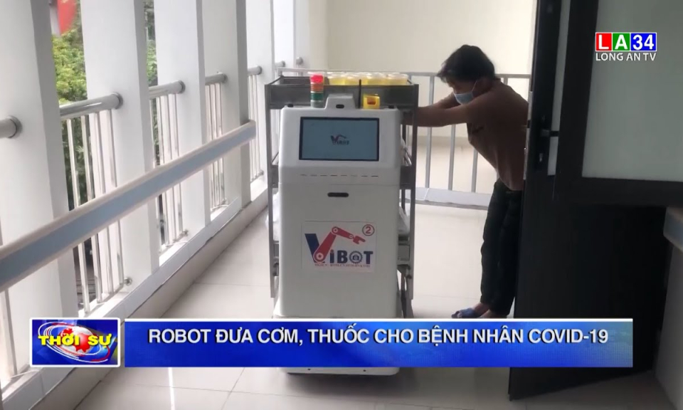 Robot đưa cơm, thuốc cho bệnh nhân Covid-19