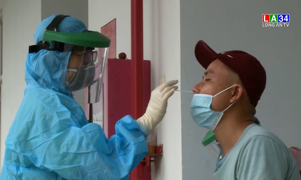Cần Giuộc: Xét nghiệm sàng lọc gần 14.000 công nhân, chuyên gia nước ngoài