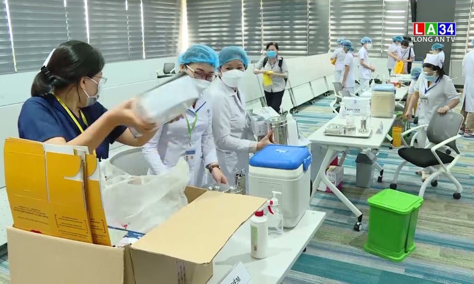 An tâm khi được tiêm vaccine