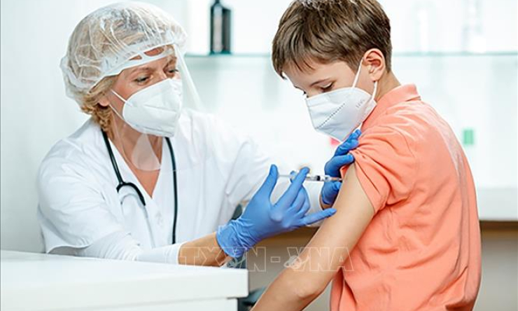 EU cho phép sử dụng vaccine của Pfizer cho trẻ từ 12 tuổi trở lên