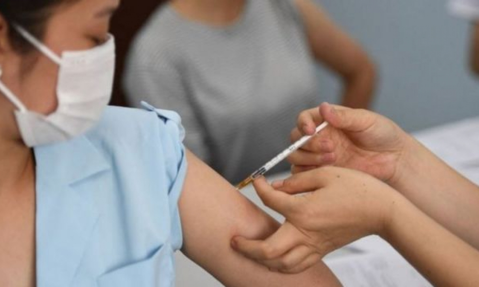 Hàng chục nước phải dừng tiêm mũi vaccine Covid-19 thứ 2 do thiếu nguồn cung