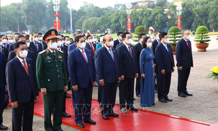 Lãnh đạo Đảng, Nhà nước và các đại biểu Quốc hội vào Lăng viếng Bác