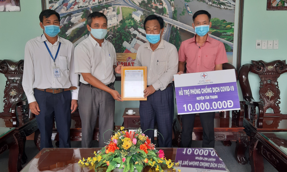 Tân Thạnh: Tiếp nhận hỗ trợ phòng chống dịch bệnh Covid-19
