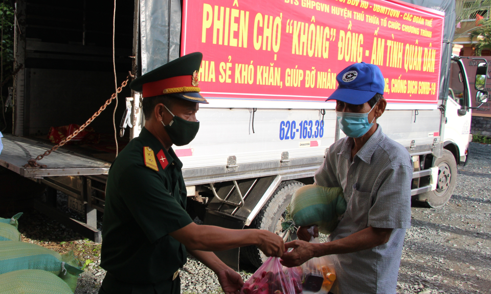 Thủ Thừa: Phiên chợ &#8220;0&#8221; đồng- Ấm tình quân dân