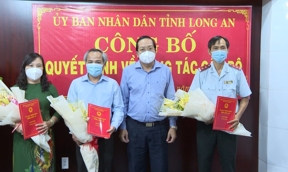 UBND tỉnh Long An công bố quyết định về công tác cán bộ
