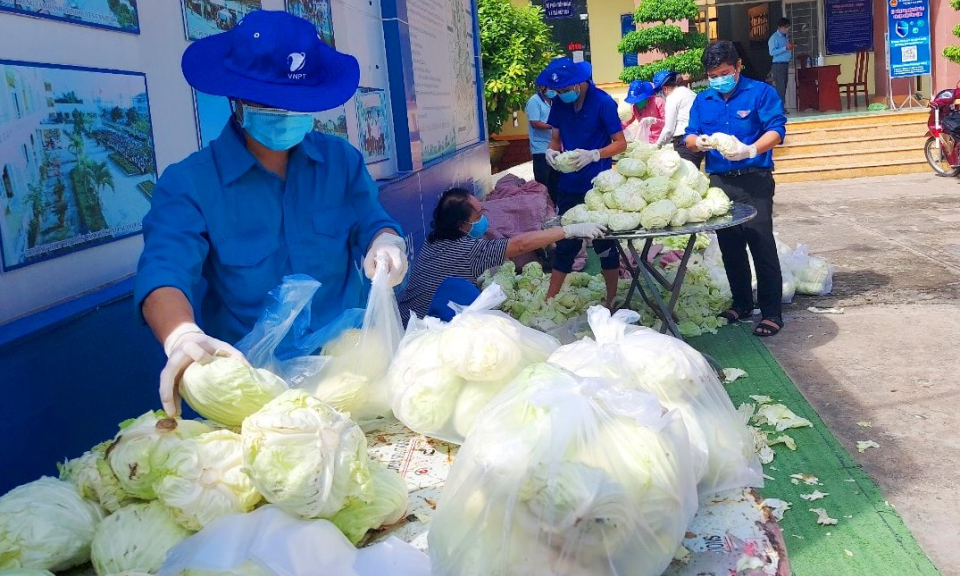 Cần Đước: Bàn giải pháp cung cấp hàng hóa, lương thực, thực phẩm cho người dân
