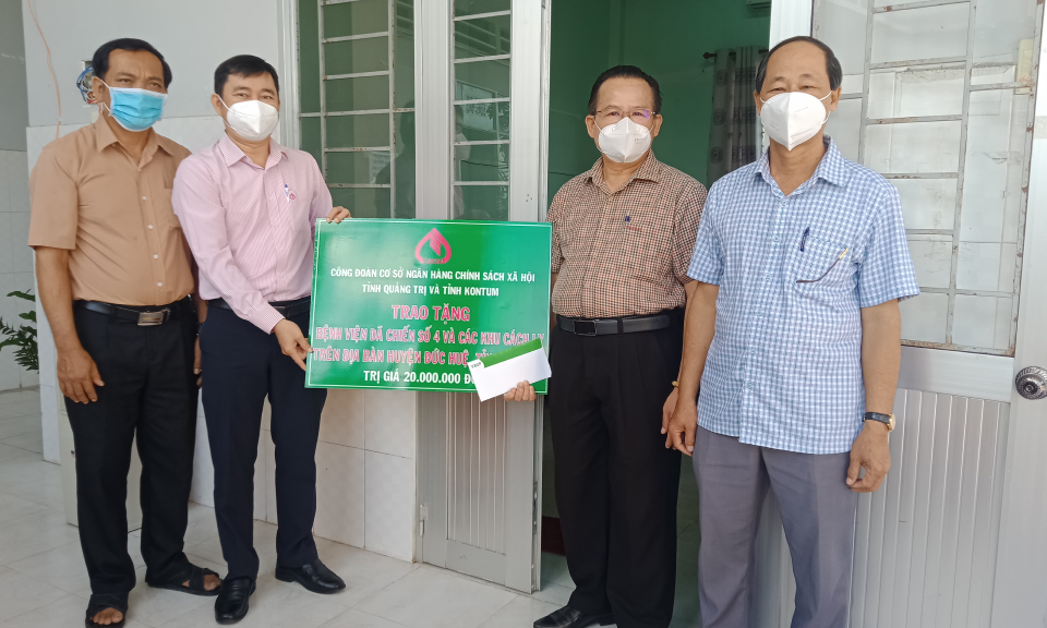 Đức Huệ: Hỗ trợ kinh phí cho lực lượng tuyến đầu chống dịch