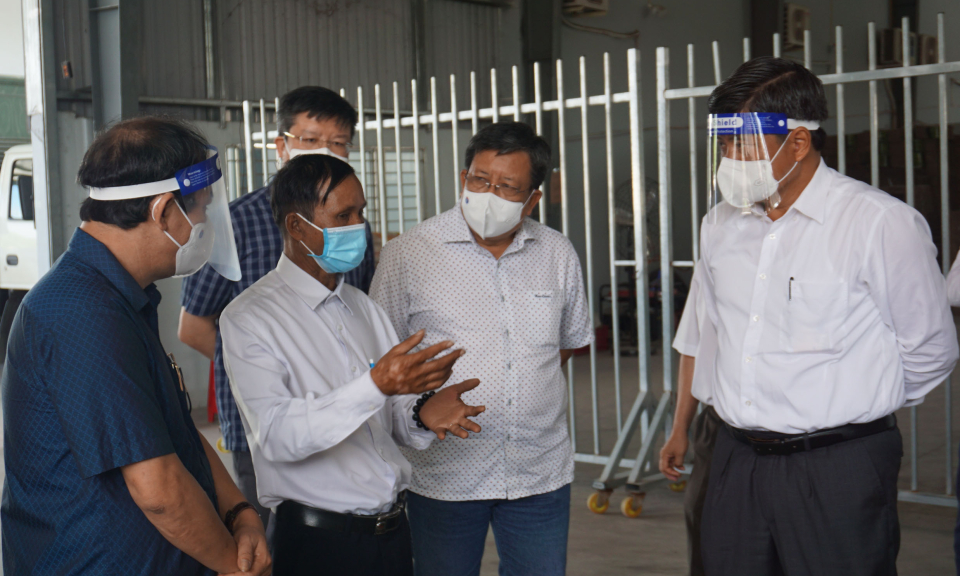 Thứ trưởng Bộ Nông nghiệp và Phát triển nông thôn Trần Thanh Nam làm việc tại HTX Nông nghiệp Bến Lức