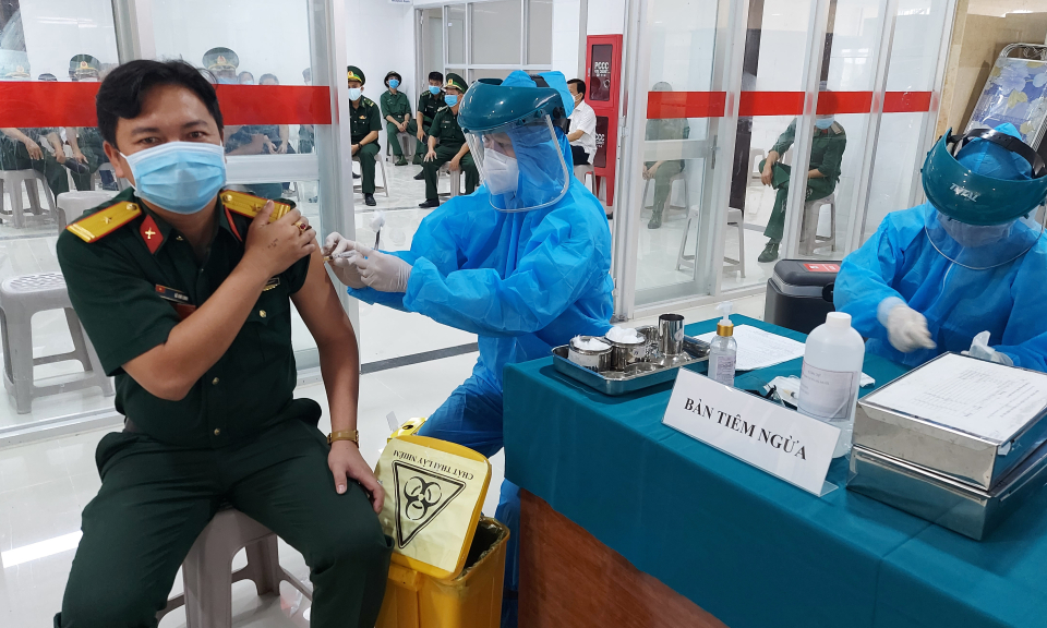 TX Kiến Tường: Tiêm vắc xin phòng Covid-19 mũi 2 cho các đối tượng ưu tiên