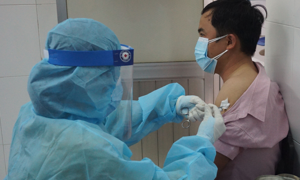 Bến Lức: Tiêm vắc xin phòng Covid-19 cho hơn 1500 đối tượng