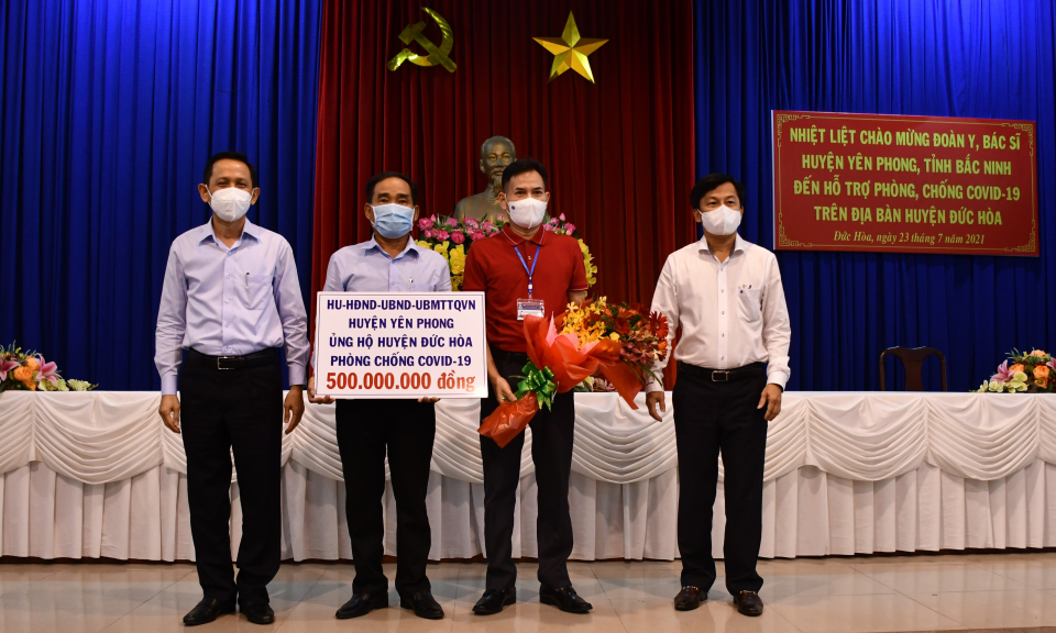 Đoàn y bác sĩ Sở Y tế Bắc Ninh đến hỗ trợ Đức Hòa phòng chống dịch Covid-19
