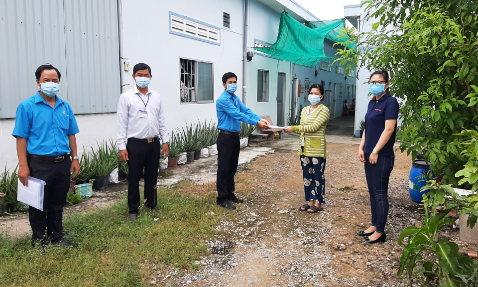 TP Tân An: Đồng hành với công nhân ở trọ vượt qua khó khăn mùa đại dịch