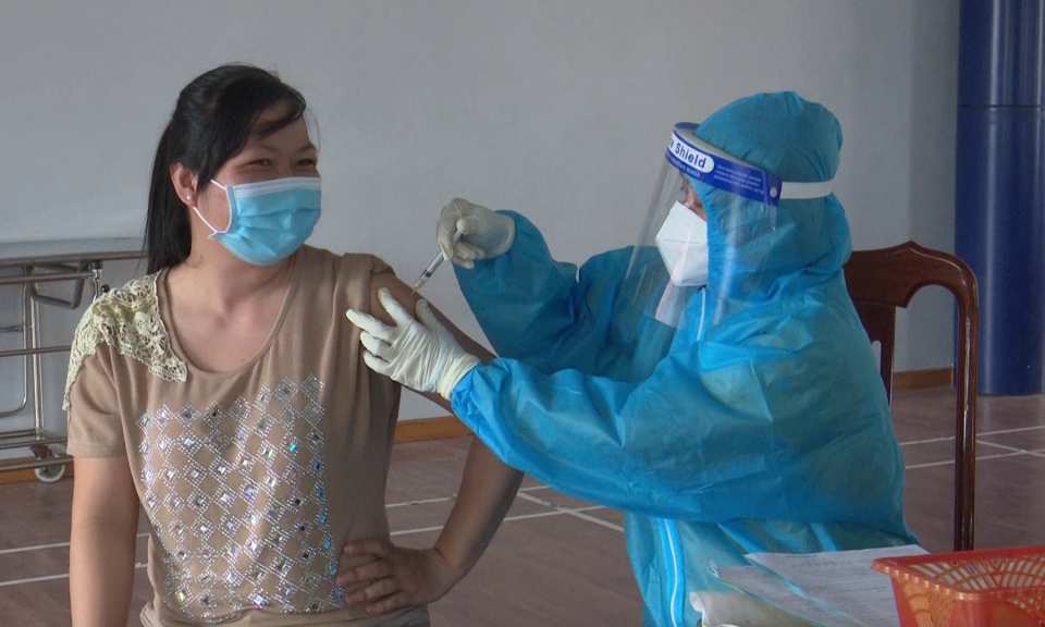 Tân Trụ: Tiêm vắc xin phòng bệnh Covid-19 mũi 2 cho đối tượng ưu tiên