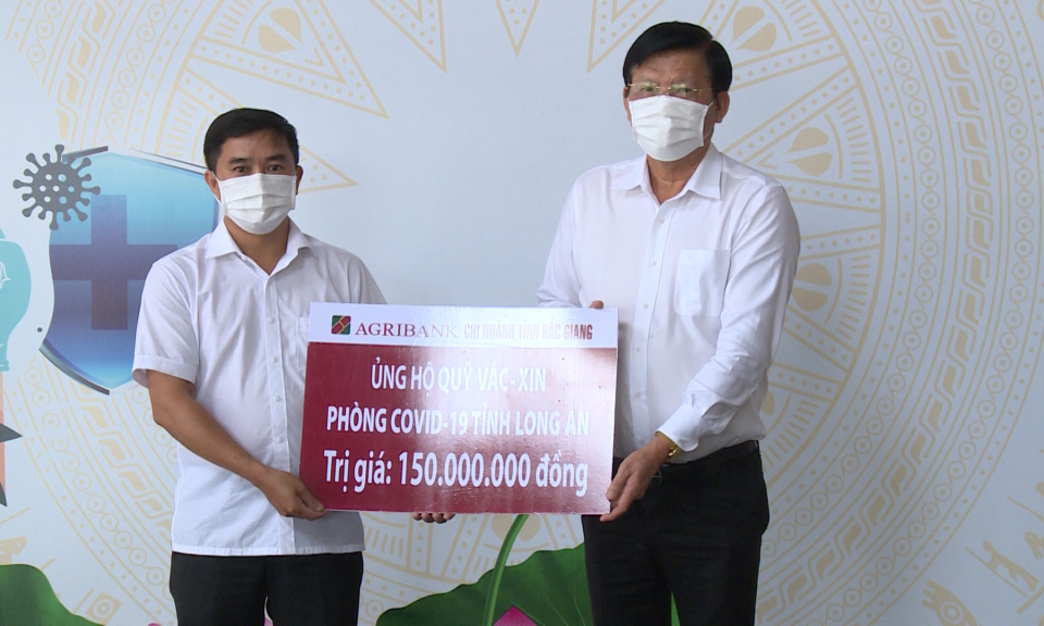 Agribank chi nhánh Bắc Giang ủng hộ 150 triệu đồng cho quỹ Vaccine phòng Covid -19 tỉnh Long An