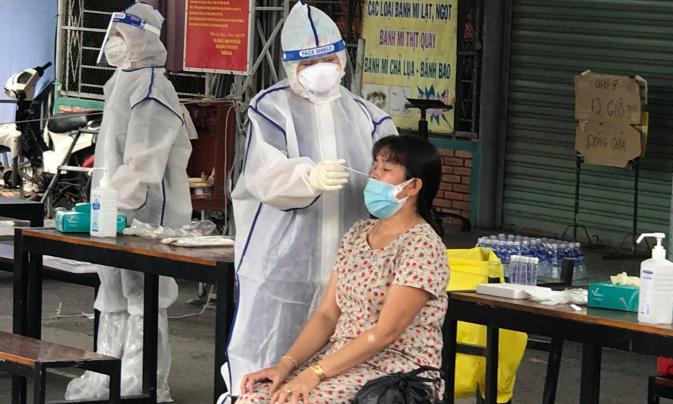 Bến Lức, Cần Giuộc: Test nhanh kháng nguyên sàng lọc virus SARS-CoV-2 trên diện rộng