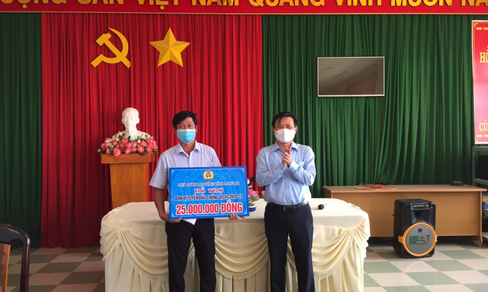 Phó Bí thư Thường trực Tỉnh ủy thăm và động viên lực lượng phòng chống dịch TP Tân An