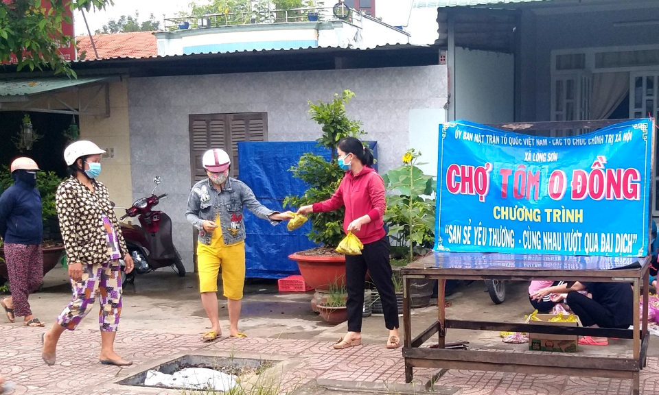 Cần Đước: Mở thêm phiên chợ tôm 0 đồng hỗ trợ người dân vùng dịch