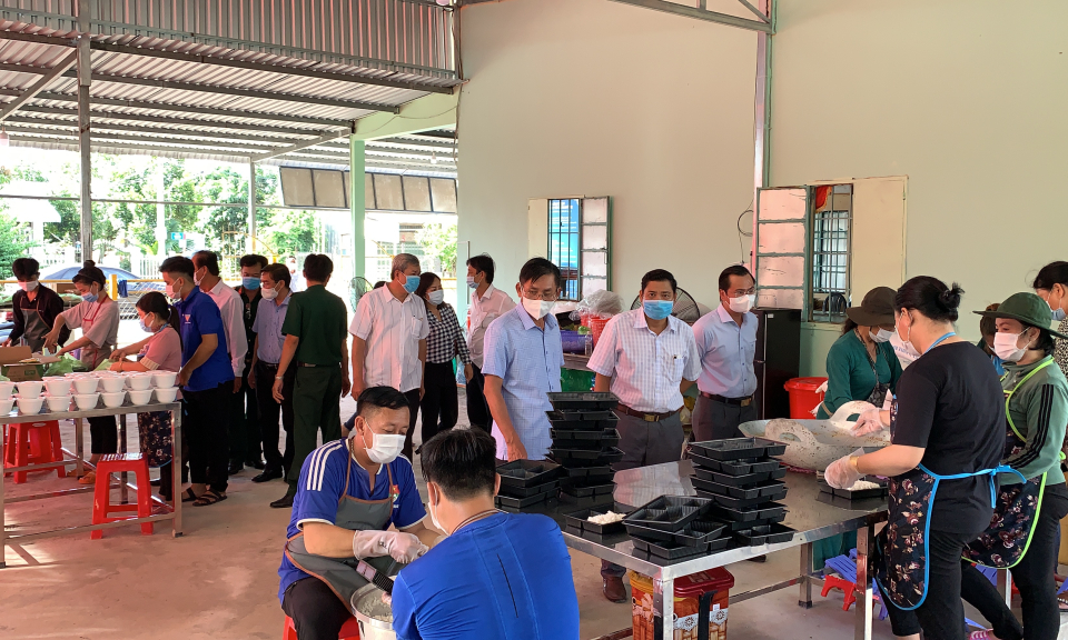 Lãnh đạo Tỉnh ủy và huyện Tân Hưng thăm 02 khu cách ly tập trung
