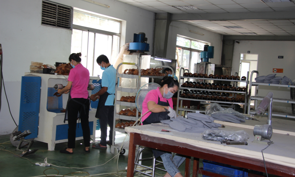 19 doanh nghiệp Thủ Thừa tổ chức sản xuất theo phương châm &#8220;3 tại chỗ&#8221;