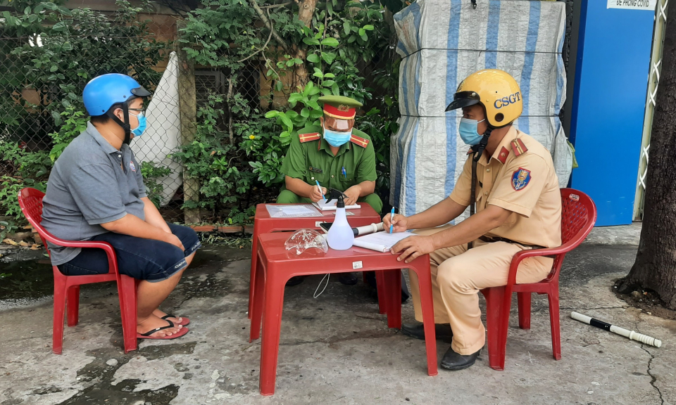 TP Tân An: Xử phạt nghiêm người dân ra đường không có lý do